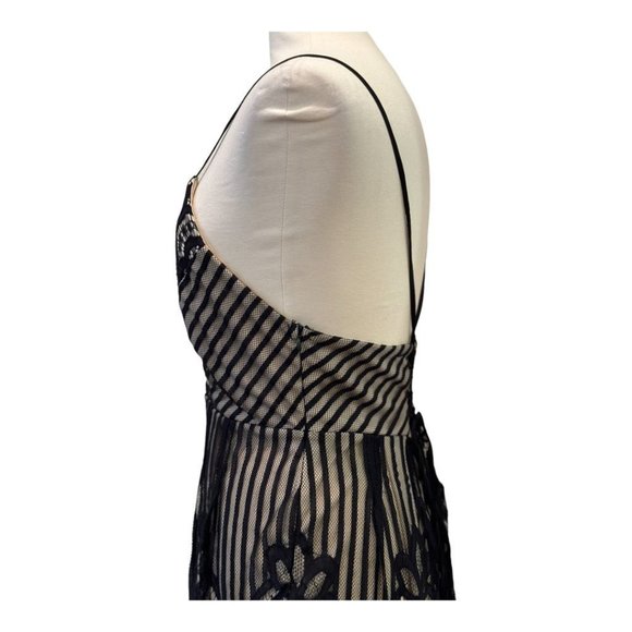 Solaris Style | Black Lace Romper | LARGE - Picture 4 of 8